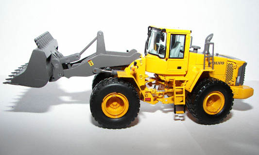 Volvo L180E (Motorart)