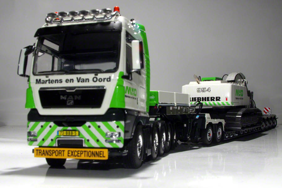 MAN TGX met Nooteboom Pendel-X dieplader (WSI)