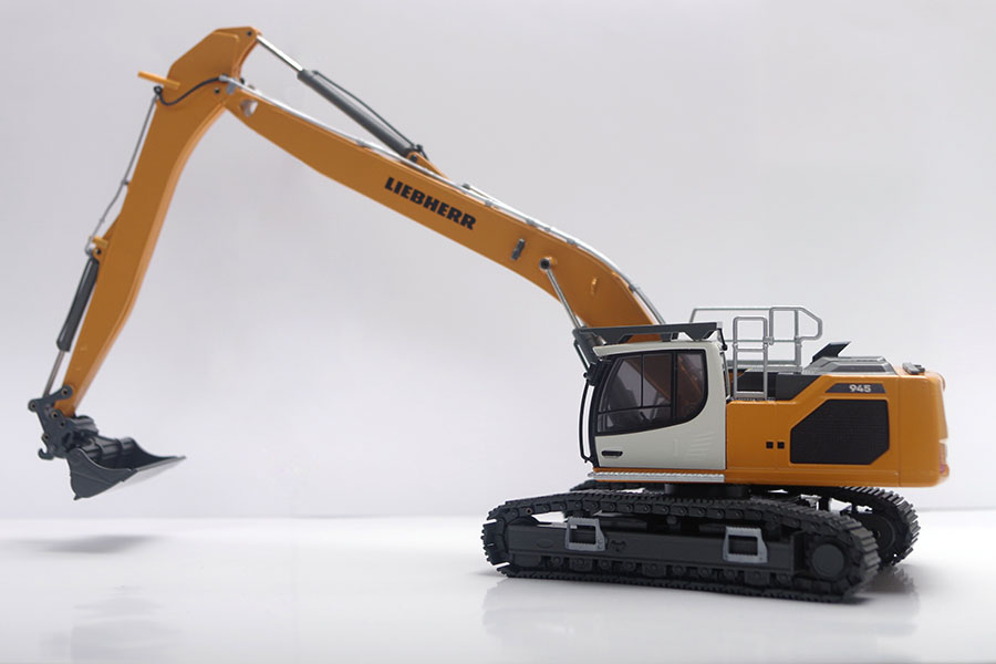 Liebherr R945 Multi-User (Conrad)